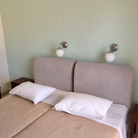 Hotel Papasotiriou กาลาทาส ภายนอก รูปภาพ