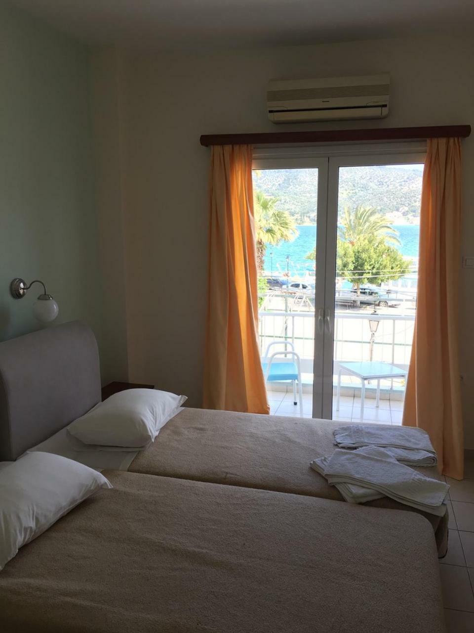 Hotel Papasotiriou กาลาทาส ภายนอก รูปภาพ