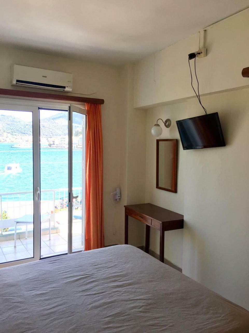 Hotel Papasotiriou กาลาทาส ภายนอก รูปภาพ