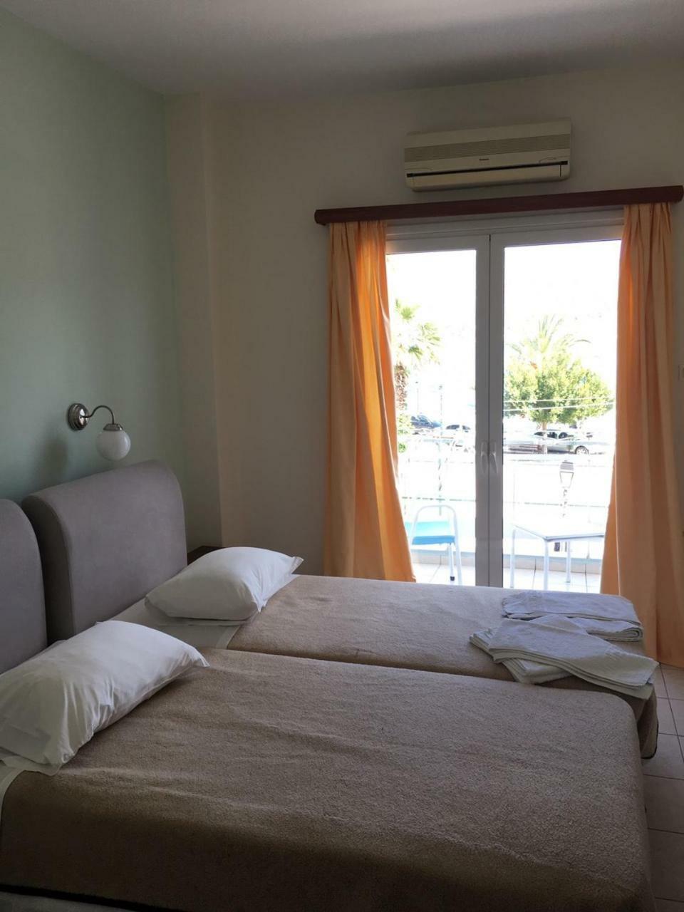 Hotel Papasotiriou กาลาทาส ภายนอก รูปภาพ