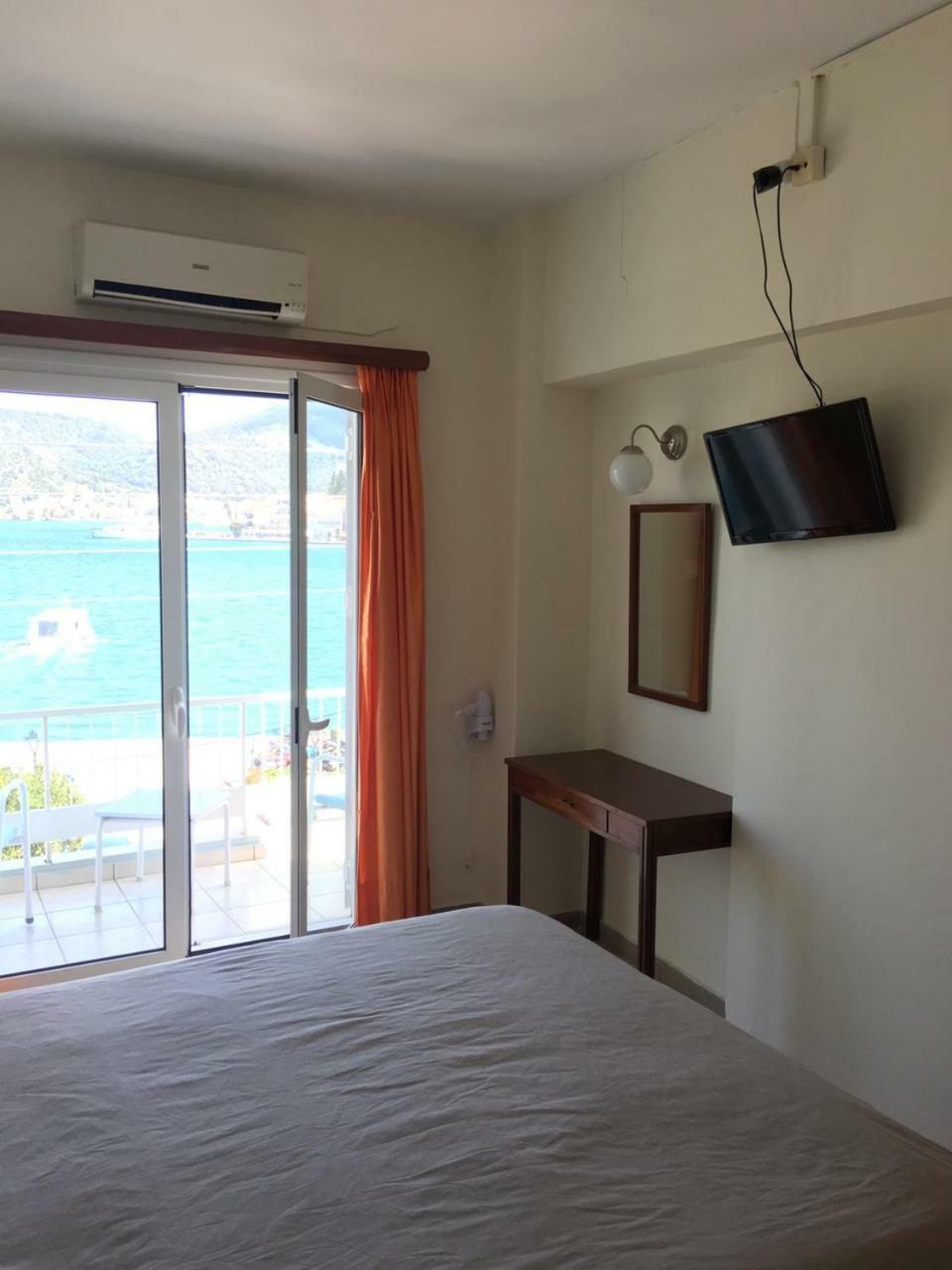 Hotel Papasotiriou กาลาทาส ภายนอก รูปภาพ