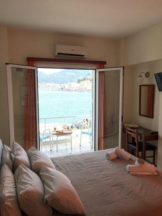 Hotel Papasotiriou กาลาทาส ภายนอก รูปภาพ